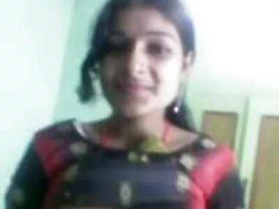 Mona Blue wird reife frauensexfilme gegessen und tief in die Eier gefickt