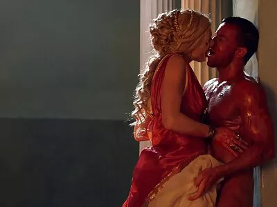 Alexis Crystal lutscht und fickt eifrig den geile reife tube Schwanz ihres Freundes