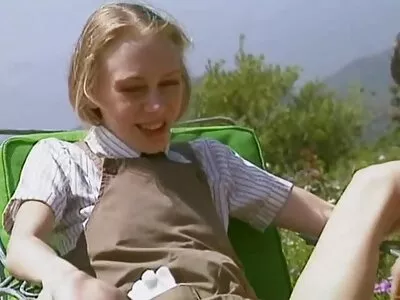 Die jungen Schönheiten Hime Marie und Kyler Quinn lecken reife sex sich gegenseitig während sie gefickt werden