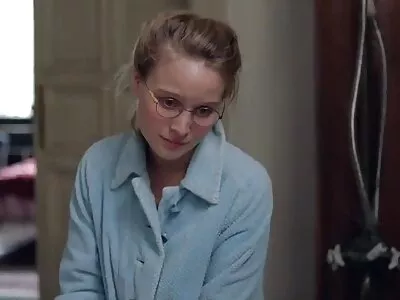 Wunderschöne Frau zeigt ihre free porno reife Milchkännchen