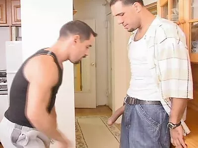 Bürohure wird gefickt, nachdem sie den gratis oldieporno Deal besiegelt hat