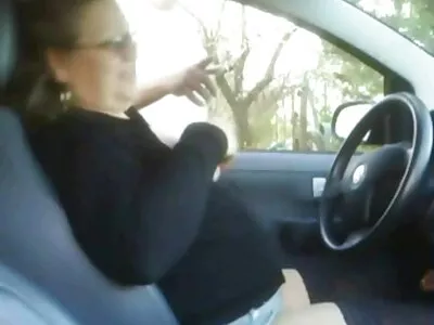 Catalina Ossa hüpft in den gratis pornos von reifen frauen Bus, um gefickt zu werden