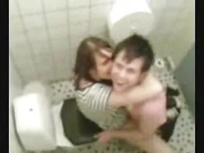 Berühmter Pornostar reife sex zeigt ihre Fähigkeiten beim Schwanzlutschen und Ficken