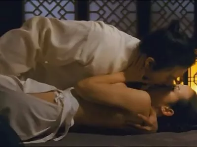 Milf drückte sich unter, während sie von hinten gepflügt geile reife fotzen wurde