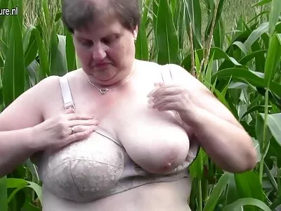 Dunkelhaarige Tussi will, porno mit reifen dass dieser feste Schwanz sie hart fickt