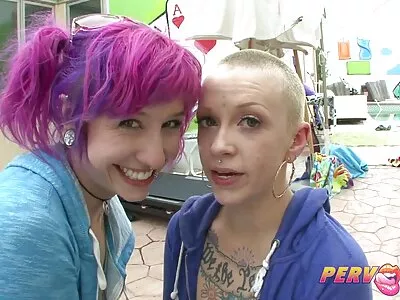 Natasha Nice stöhnt beim Ficken wie gratis pornos mit reifen frauen ein wildes Tier